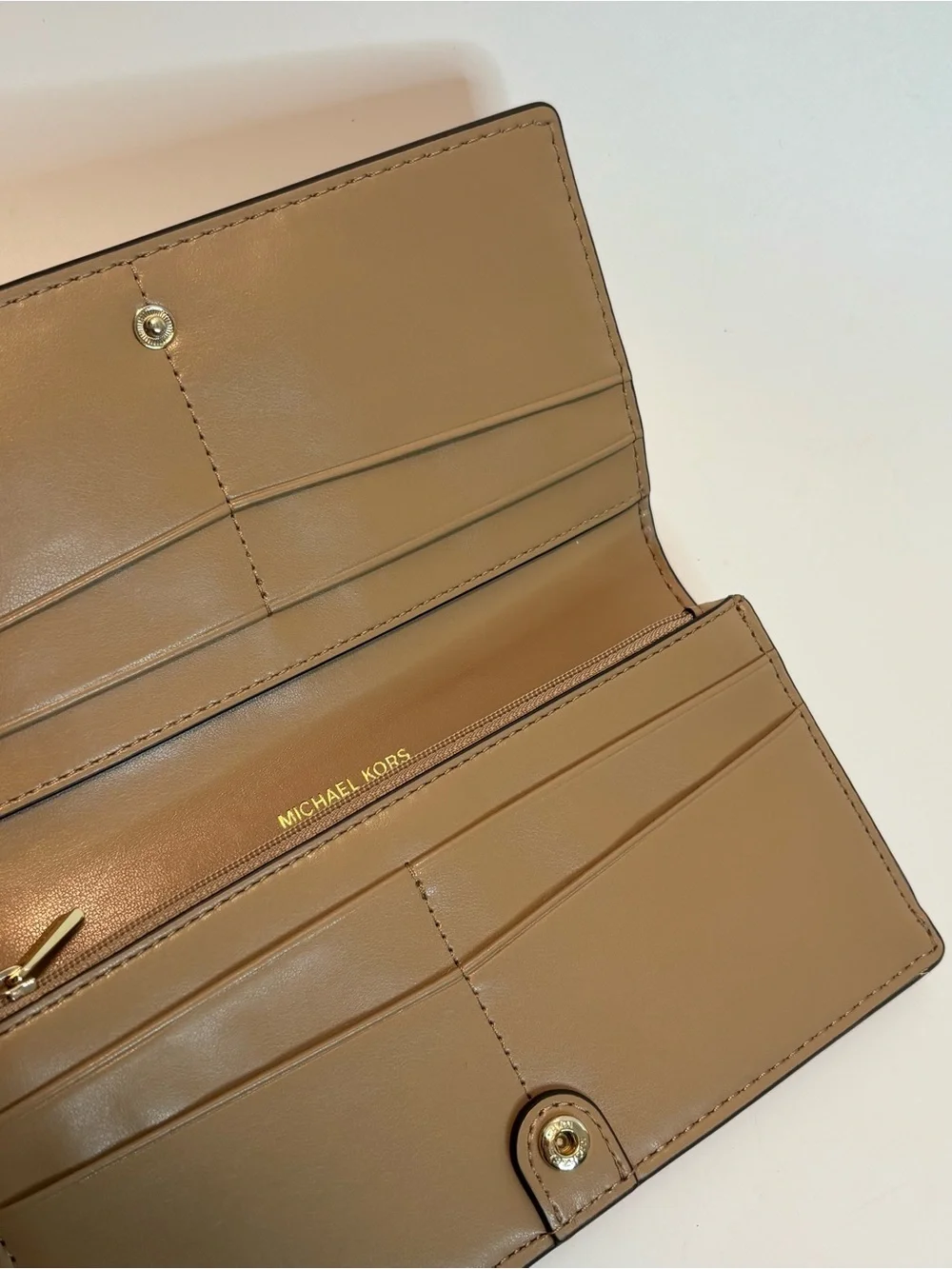 MICHAEL KORS ($158) Izzy Large Slim Wallet in Camel Pebbled Leather (Retail)